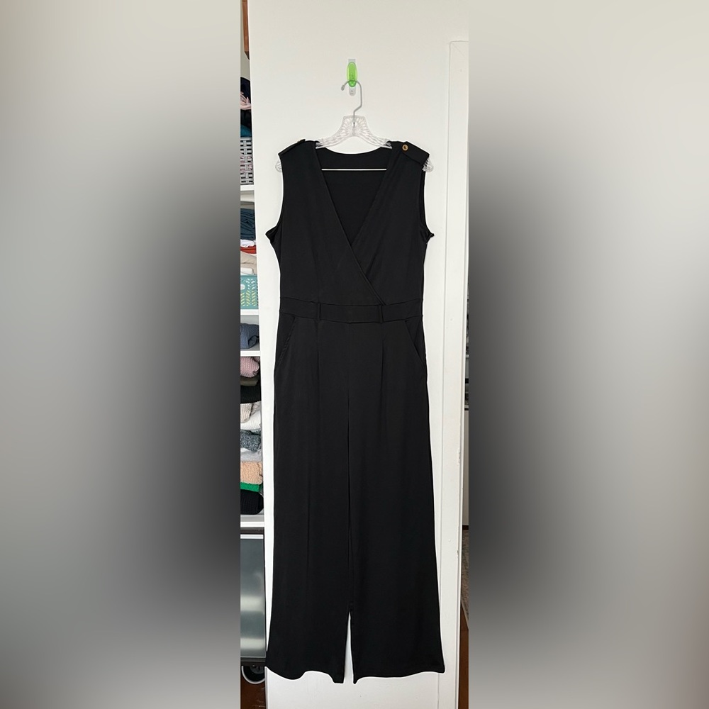 Chic Black Sleeveless Jumpsuit